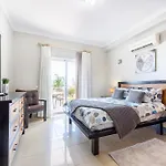 Coolhouses Algarve Luz, 5 Bed Villa & Pool, Casa N