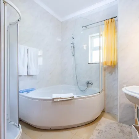 Villa Coolhouses Algarve Luz, 5 Bed & Pool, Casa N