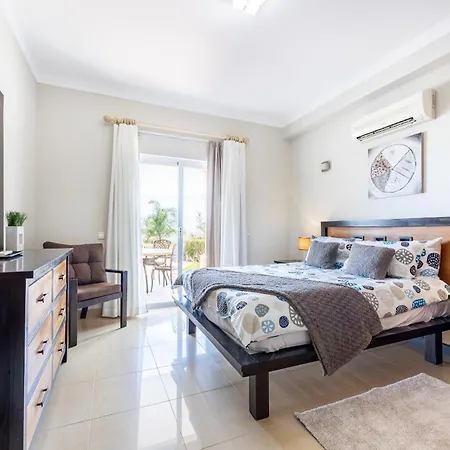 Coolhouses Algarve Luz, 5 Bed & Pool, Casa N