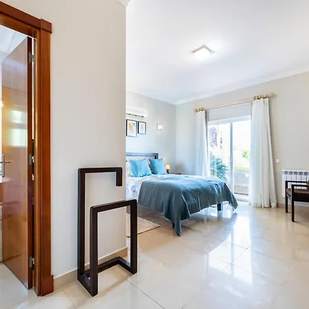 Coolhouses Algarve Luz, 5 Bed & Pool, Casa N *