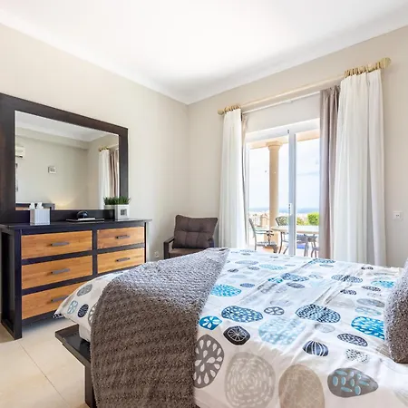Coolhouses Algarve Luz, 5 Bed & Pool, Casa N * Luz