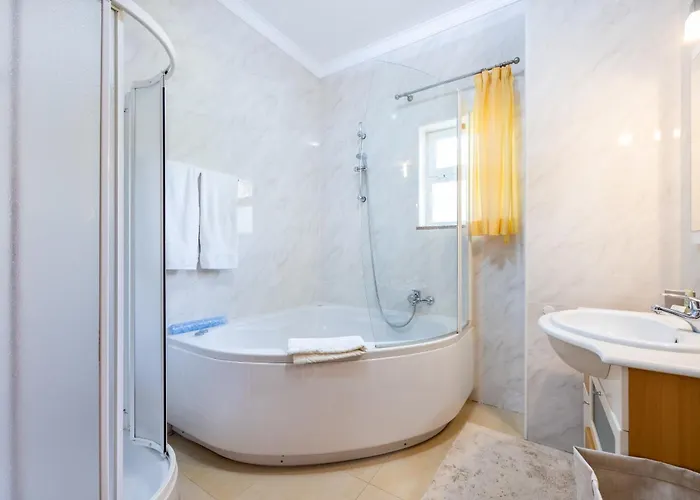 Villa Coolhouses Algarve Luz, 5 Bed & Pool, Casa N