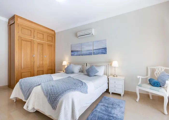 Coolhouses Algarve Luz, 5 Bed & Pool, Casa N *