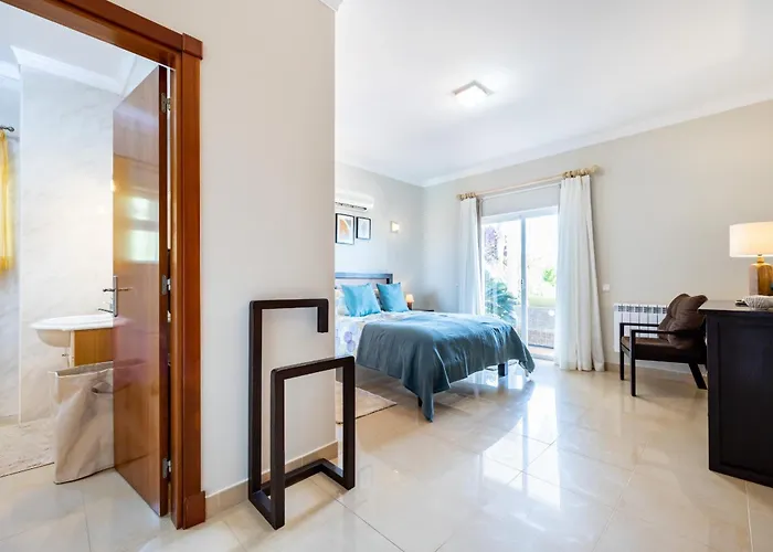 Coolhouses Algarve Luz, 5 Bed & Pool, Casa N *