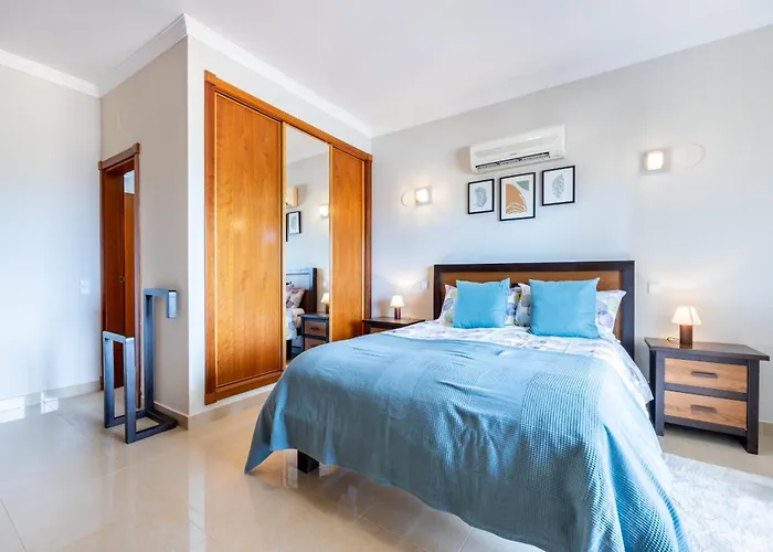 Coolhouses Algarve Luz, 5 Bed & Pool, Casa N Villa