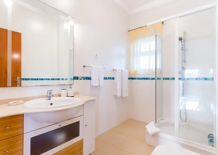 Coolhouses Algarve Luz, 5 Bed & Pool, Casa N * Luz