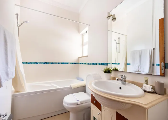 Coolhouses Algarve Luz, 5 Bed & Pool, Casa N Villa Luz