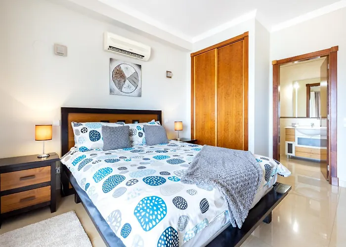 Coolhouses Algarve Luz, 5 Bed & Pool, Casa N Luz