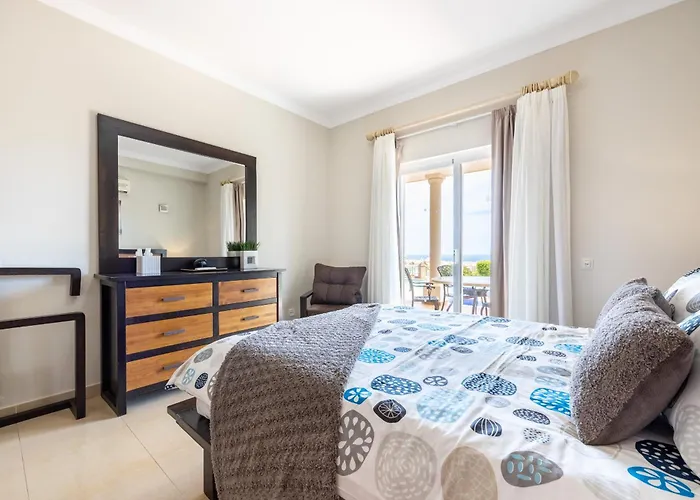 Coolhouses Algarve Luz, 5 Bed & Pool, Casa N * Luz