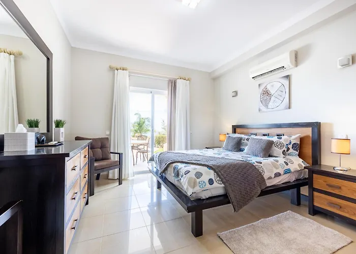 Coolhouses Algarve Luz, 5 Bed & Pool, Casa N