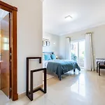 Coolhouses Algarve Luz, 5 Bed & Pool, Casa N *