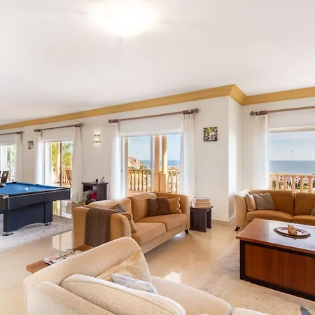 Coolhouses Algarve Luz, 5 Bed & Pool, Casa N