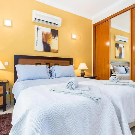 Coolhouses Algarve Luz, 5 Bed & Pool, Casa N *