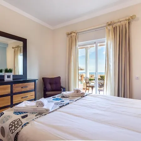 Coolhouses Algarve Luz, 5 Bed & Pool, Casa N Villa