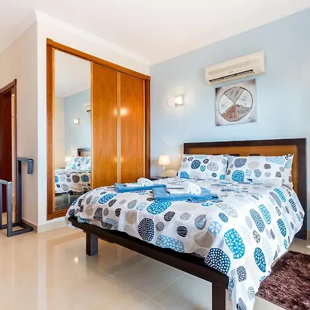 Coolhouses Algarve Luz, 5 Bed & Pool, Casa N Villa