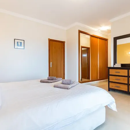 Coolhouses Algarve Luz, 5 Bed & Pool, Casa N Villa