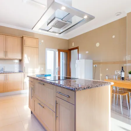 Вилла Coolhouses Algarve Luz, 5 Bed & Pool, Casa N *