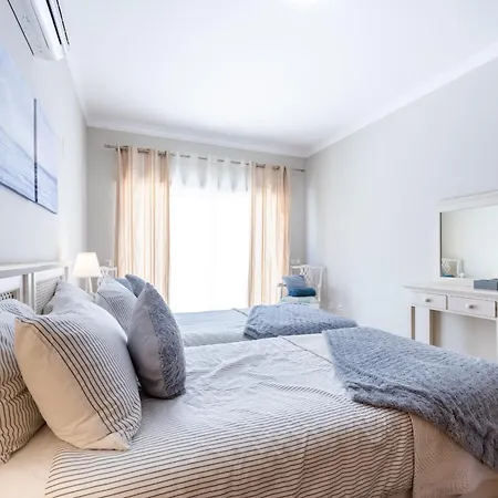 Вилла Coolhouses Algarve Luz, 5 Bed & Pool, Casa N