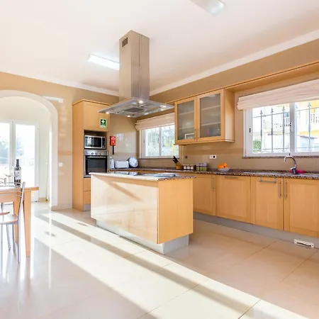 Вилла Coolhouses Algarve Luz, 5 Bed & Pool, Casa N